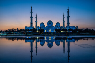 The Sheikh Zayed Grand Mosque at night, Abu Dhabi.