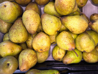 Fresh pears beautifully displayed in the mall.