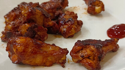 Crispy BBQ chicken wings served with ketchup