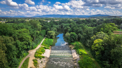 Rzeka Wisła w widokiem na góry,widok z drona © Mariusz