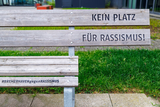 park bench with one seat missing (translation: no place for racism; #city of Bremerhaven against racism)
