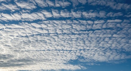 Obraz premium Vibrant Blue Sky with Striking Altocumulus Cloud Patterns and Rippling Textures