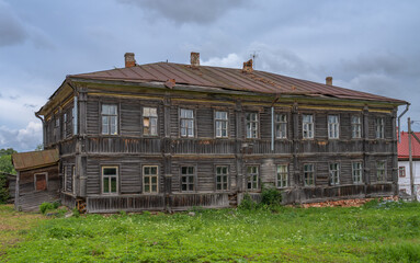 Fototapeta premium old wooden house
