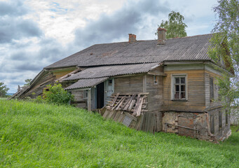 Obraz premium old wooden house