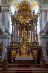Altar mit goldener Verzierung