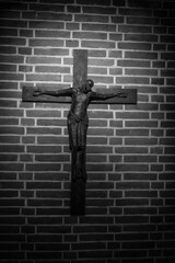 Inri, hölzernes Kreuz mit Jesus