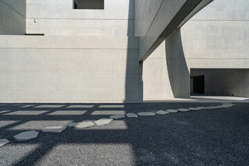 Fototapeta premium empty ground with modern building made with concrete