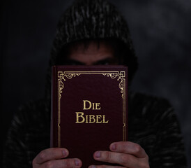 Missionar mit Bibel
