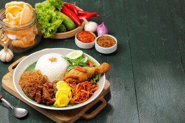 Nasi uduk is a dish made from diaroned white rice steamed with coconut milk, and seasoned with nutmeg, cinnamon, ginger, lemongrass leaves and pepper, which is popular in Betawi dishes