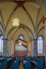 Öffentliches Gebäude, Kirche Gewölbe und Orgel