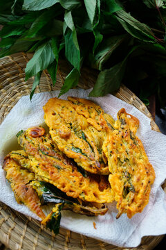 Traditional Bengali-style Pat Patar Bora fritters, pointed gourd leaves dipped in gram flour batter and deep fried, authentic Bengali vegetarian snack served hot with rice or tea during monsoon season