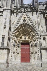 La porte de la cath&eacute;drale de Quimper