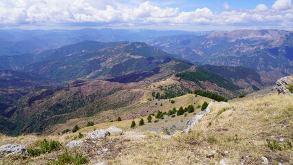Paysage depuis les hauteurs du Dom de Barrot dans la r&eacute;gion de la p&eacute;lite rouge 5