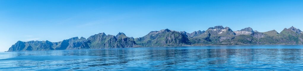 Navigando da Bodø verso le isole Lofoten: un arrivo dal mare al porto di Moskenes  davvero spettacolare
