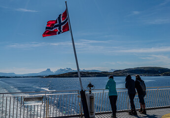 Navigando da Bodø verso le isole Lofoten: un arrivo dal mare al porto di Moskenes  davvero spettacolare