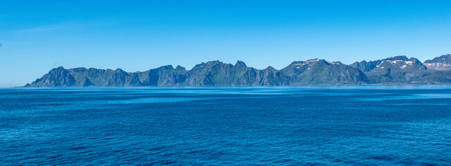 Navigando da Bodø verso le isole Lofoten: un arrivo dal mare al porto di Moskenes  davvero spettacolare