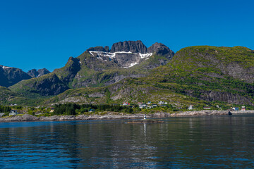 Navigando da Bodø verso le isole Lofoten: un arrivo dal mare al porto di Moskenes  davvero spettacolare