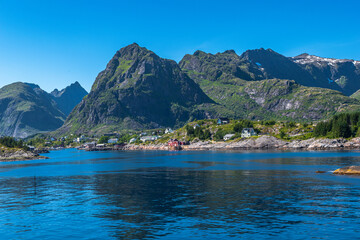Navigando da Bodø verso le isole Lofoten: un arrivo dal mare al porto di Moskenes  davvero spettacolare