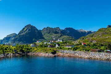 Navigando da Bodø verso le isole Lofoten: un arrivo dal mare al porto di Moskenes  davvero spettacolare