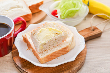 バター塗ったミルク食パン