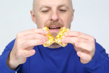 Man holds honeycomb and inspects its texture during a food demonstration