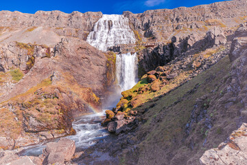 Schöne Dynjandi Wasserfall in  Island