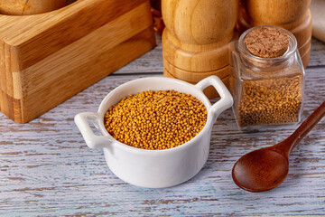 Raw dry aroma flavour mustard seeds