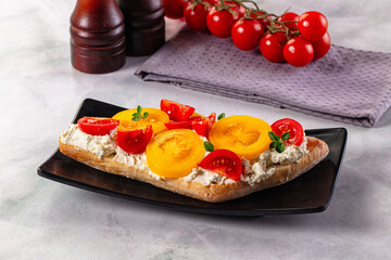 Bread with cream cheese and tomato