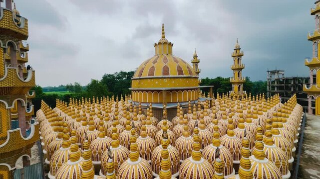 Beautiful 201 Dome Mosque &ndash; 4K Stunning Islamic Architecture
