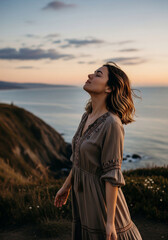 Plakat Femme sereine respire profondément dans la nature