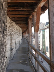 Obraz premium The Town Wall Walkway of Tallinn, Estonia, a nearly 200-metre-long old defence wall, open to visitors which connect Hellemann Tower with Munkadetagune Tower. Visitors can view the city of Tallinn