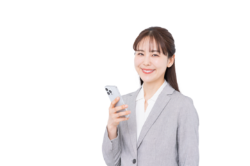 スマホを見るビジネスウーマン
