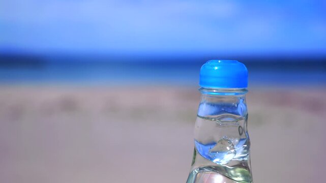 夏の海とラムネ
