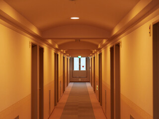 観光地のホテルの和風イメージの客室の廊下の様子