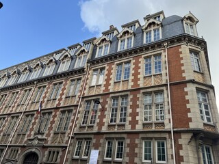 Fototapeta premium Typical Parisian Building with a Blue Roof and Red Bricks