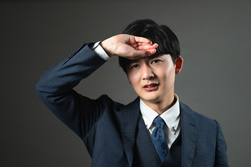 スーツ姿の若い男性　ビジネスイメージ