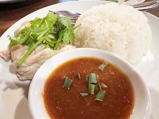 美味しそうなカオマンガイ・タイ料理・鶏肉