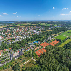 Sommerlicher Ausblick auf Hilpoltstein nahe des Rothsee im Fränkischen Seenland