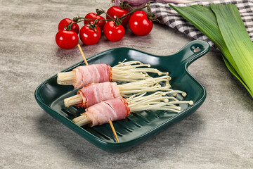 Raw roll with enoki and bacon