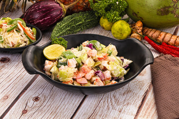 Salad with prawn and vegetables