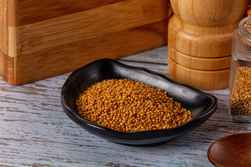 Raw dry aroma flavour mustard seeds