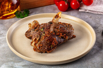 Baked lamb leg with spices