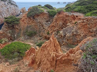 Zerklüftete Felsen an der Algarve