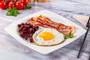 English breakfast with egg, bean and bacon