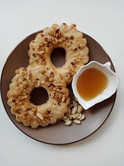 Cookies with peanuts and honey