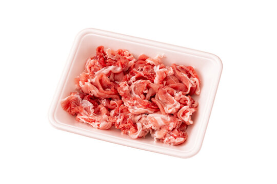 pork scraps in a food tray of polystyrene foam. 発泡スチロールの食品トレーに入った豚のこま切れ	
