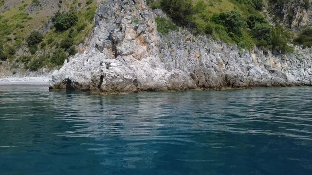 La bella costa da Scario all'area marina protetta degli Infreschi e della Massetta in Cilento ,Italia