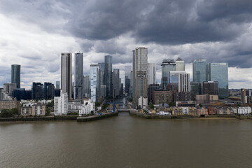 Obraz premium Canary Wharf skyline with dramatic clouds over the tall skyscrapers. 