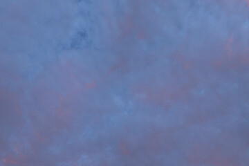 Stimmungsvoller Abendhimmel mit leuchtenden Wolken bei Sonnenuntergang, Himmelsersatz, Hintergrund