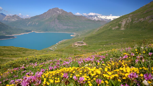 Lac du Mont Cenis (Mont Cenis lake) pictured from a hiking trail north of the lake, Savoie, Northern French Alps, France, with  a moutain range and the fort de Ronce (Ronce fort), built in 1877 